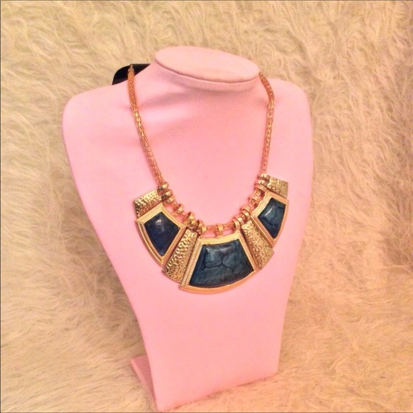 Emerald Green/Gold Statement Necklace - Picture 2 of 2